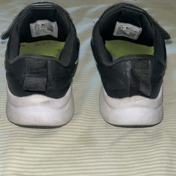 Used Nike unisex-child Sneaker - Picture 3 of 3